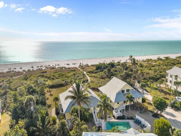 Sanibel Vacation Townhouse on Beach, 3 Bedrooms.