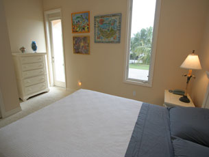Bedroom with queen bed