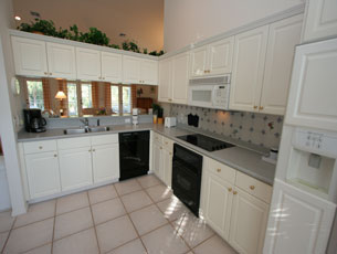 Full-size kitchen Full-size kitchen