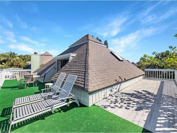 Gulf Front Three Bedroom Captiva Vacation Rental with Pool