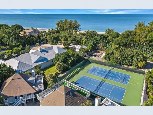 Gulf Front Three Bedroom Captiva Vacation Rental with Pool