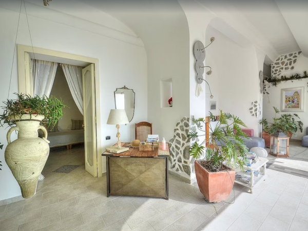 Three Bedroom Positano Vacation Villa with Sea Views