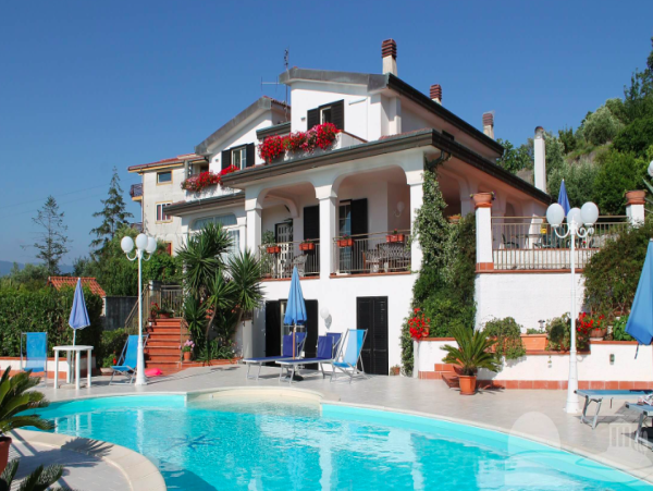 Luxury Four Bedroom Villa Rental with Views