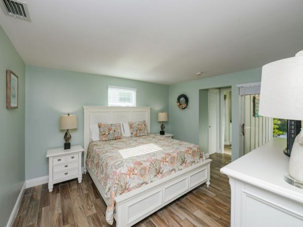 Siesta Key Three Bedroom Vacation Pool Home Sleeps 8
