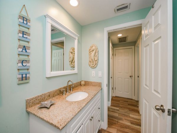 Siesta Key Three Bedroom Vacation Pool Home Sleeps 8