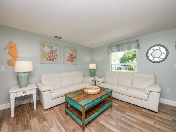 Siesta Key Three Bedroom Vacation Pool Home Sleeps 8