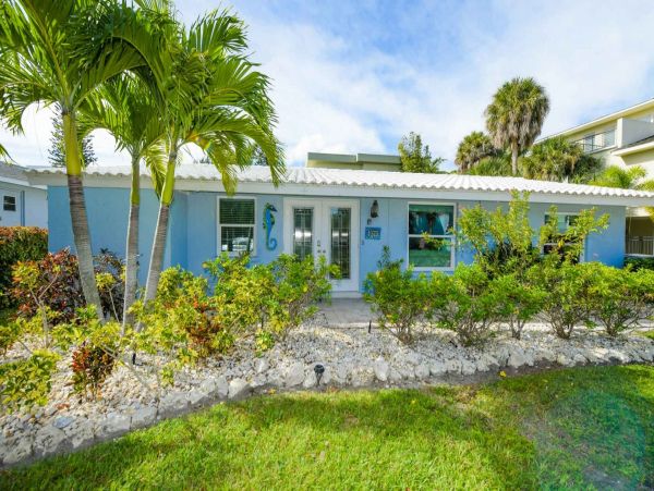 Siesta Key Three Bedroom Vacation Pool Home Sleeps 8