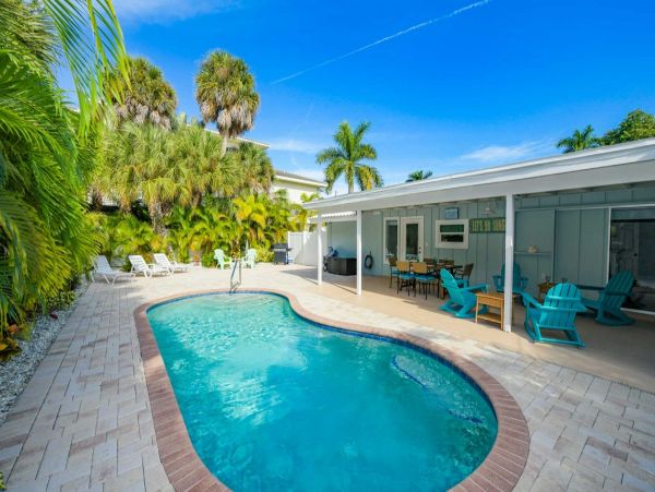 Siesta Key Three Bedroom Vacation Pool Home Sleeps 8