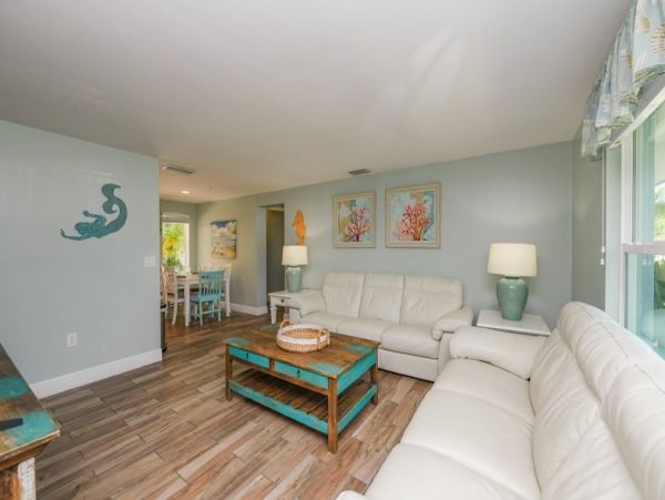 Siesta Key Three Bedroom Vacation Pool Home Sleeps 8