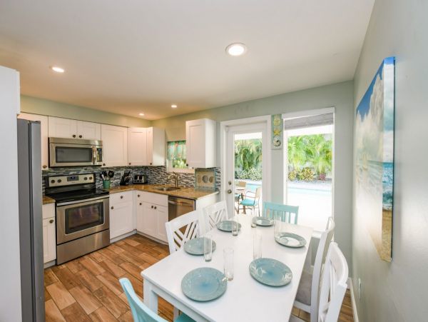 Siesta Key Three Bedroom Vacation Pool Home Sleeps 8