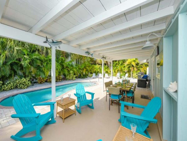 Siesta Key Three Bedroom Vacation Pool Home Sleeps 8