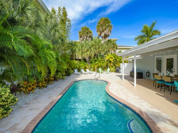 Siesta Key Three Bedroom Vacation Pool Home Sleeps 8