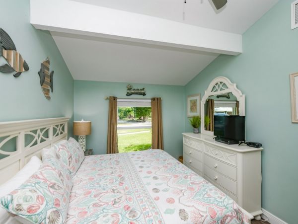 Siesta Key Three Bedroom Vacation Pool Home Sleeps 8