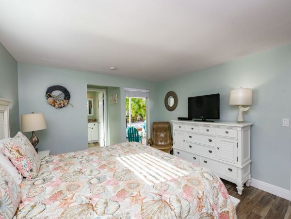 Siesta Key Three Bedroom Vacation Pool Home Sleeps 8