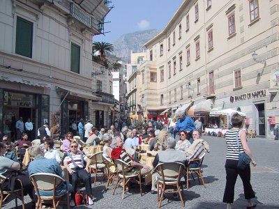Cafe & Shops