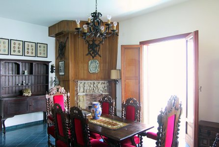 Dining Table Seats 6