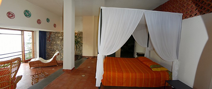 Bedroom with Four Poster Bed Bedroom with Four Poster Bed
