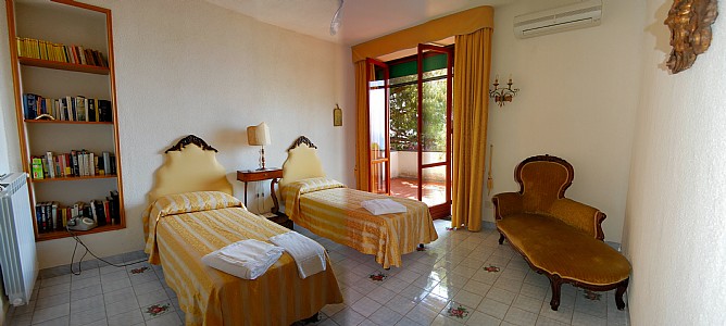 Bedroom with Two Twin Beds Bedroom with Two Twin Beds