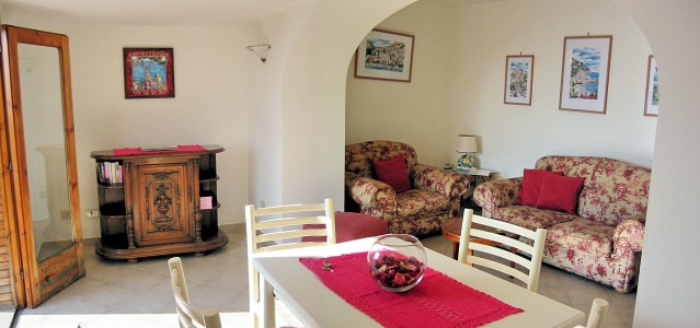 Dining Table Seats 4