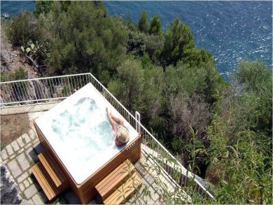 Outdoor Hot Tub