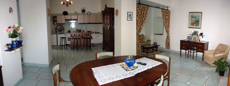 Dining Area Sleeps 4