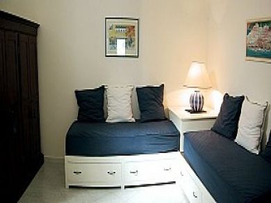 Guest Bedroom has Two Twin Beds