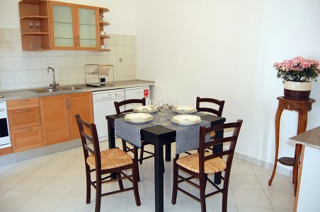 Table Seats 4