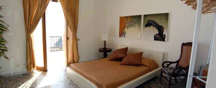Bedroom with Queen bed