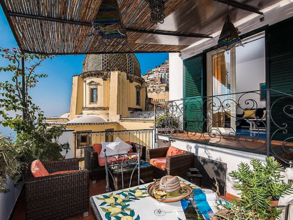 in Pedestrian district in the heart of Postano