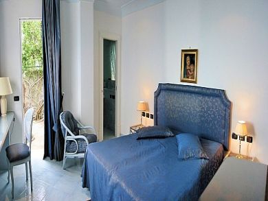 Bedroom open to terrace