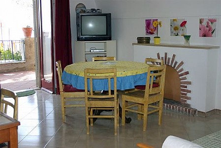Table Seats 4