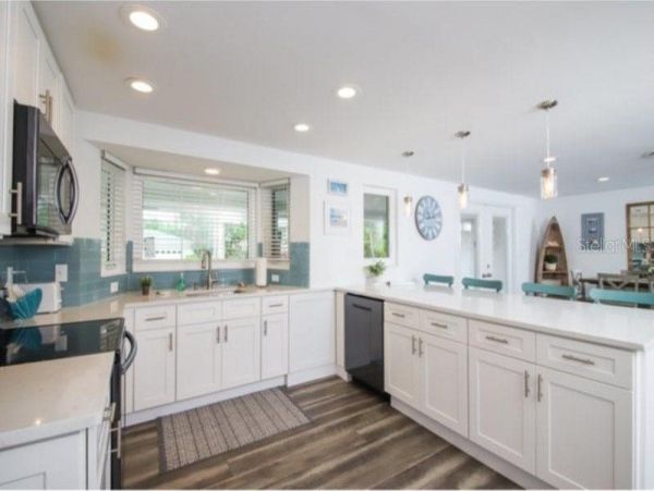 Three Bedroom Siesta Key Vacation Rental Private Caged Pool