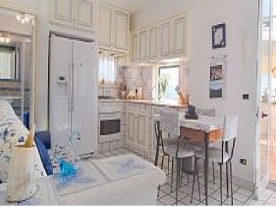 Kitchen & Dining Area