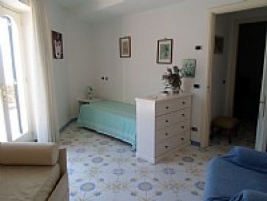 Guest Bedroom with Twin Beds Guest Bedroom with Twin Beds