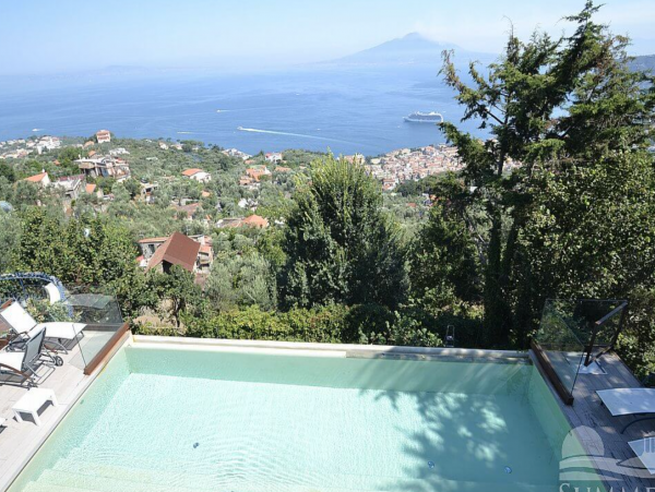 Sorrento Villa 3.7 From the Center with Great Views