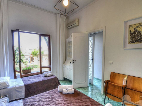 Sorrento Villa 3.7 From the Center with Great Views