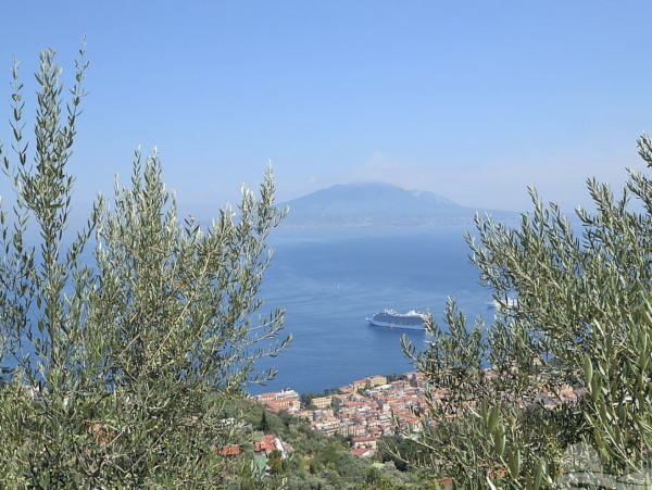 Sorrento Villa 3.7 From the Center with Great Views