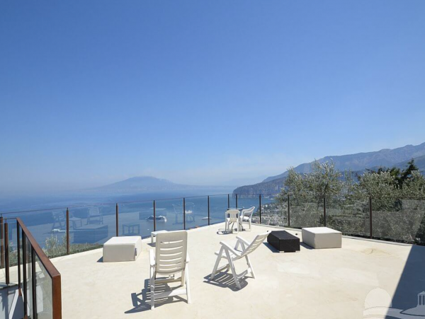 Sorrento Villa 3.7 From the Center with Great Views
