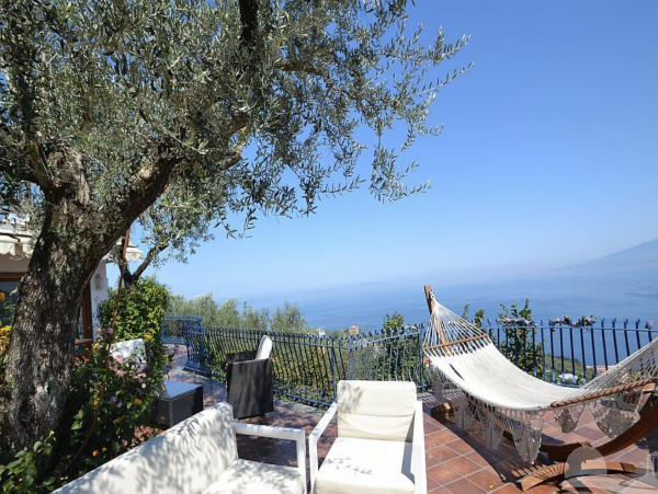 Sorrento Villa 3.7 From the Center with Great Views