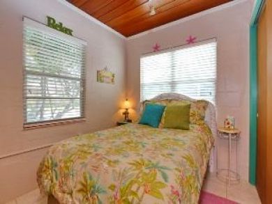 Master Bedroom with Full Bed Master Bedroom with Full Bed