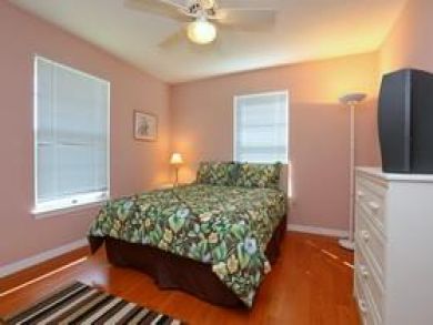 Bedroom 2 - Queen Bed