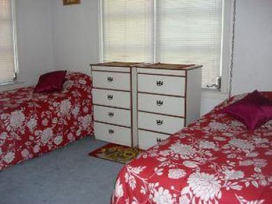 Twin Beds in Guest Bedroom