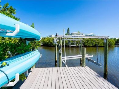 Anna Maria Island Cottage with Pool Sleeps Nine