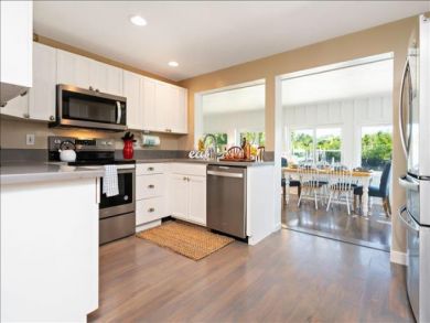 Anna Maria Island Cottage with Pool Sleeps Nine