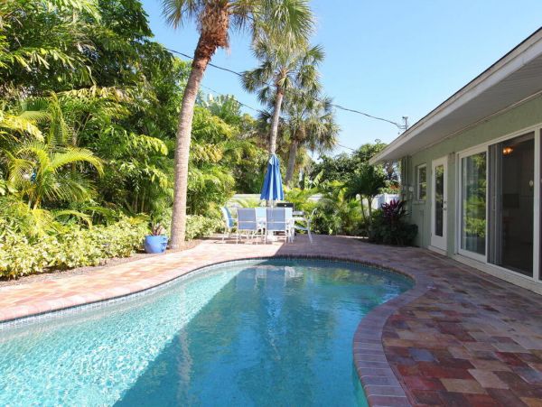 Anna Maria 3 Bedroom Vacation Rental Cottage With Pool