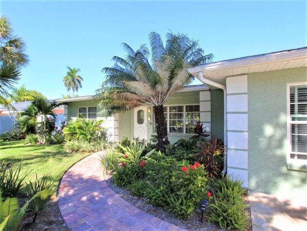 Anna Maria 3 Bedroom Vacation Rental Cottage With Pool