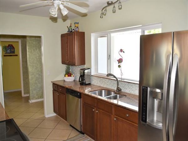Holmes Beach Best Four Bedroom Vacation Pool Rentals