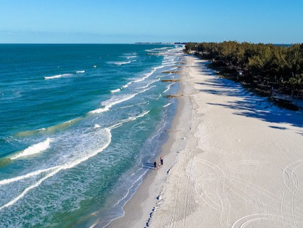 Holmes Beach Best Four Bedroom Vacation Pool Rentals