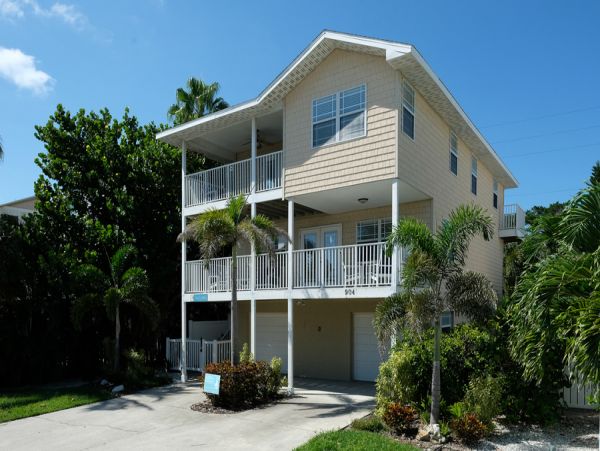 Charming Pool Home for Rent on Anna Maria Sleeps 8 Guests