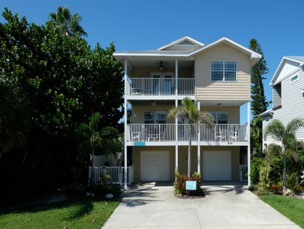 Charming Pool Home for Rent on Anna Maria Sleeps 8 Guests
